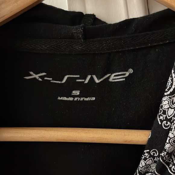 Black short sleeve hooded tee - Picture 2 of 3